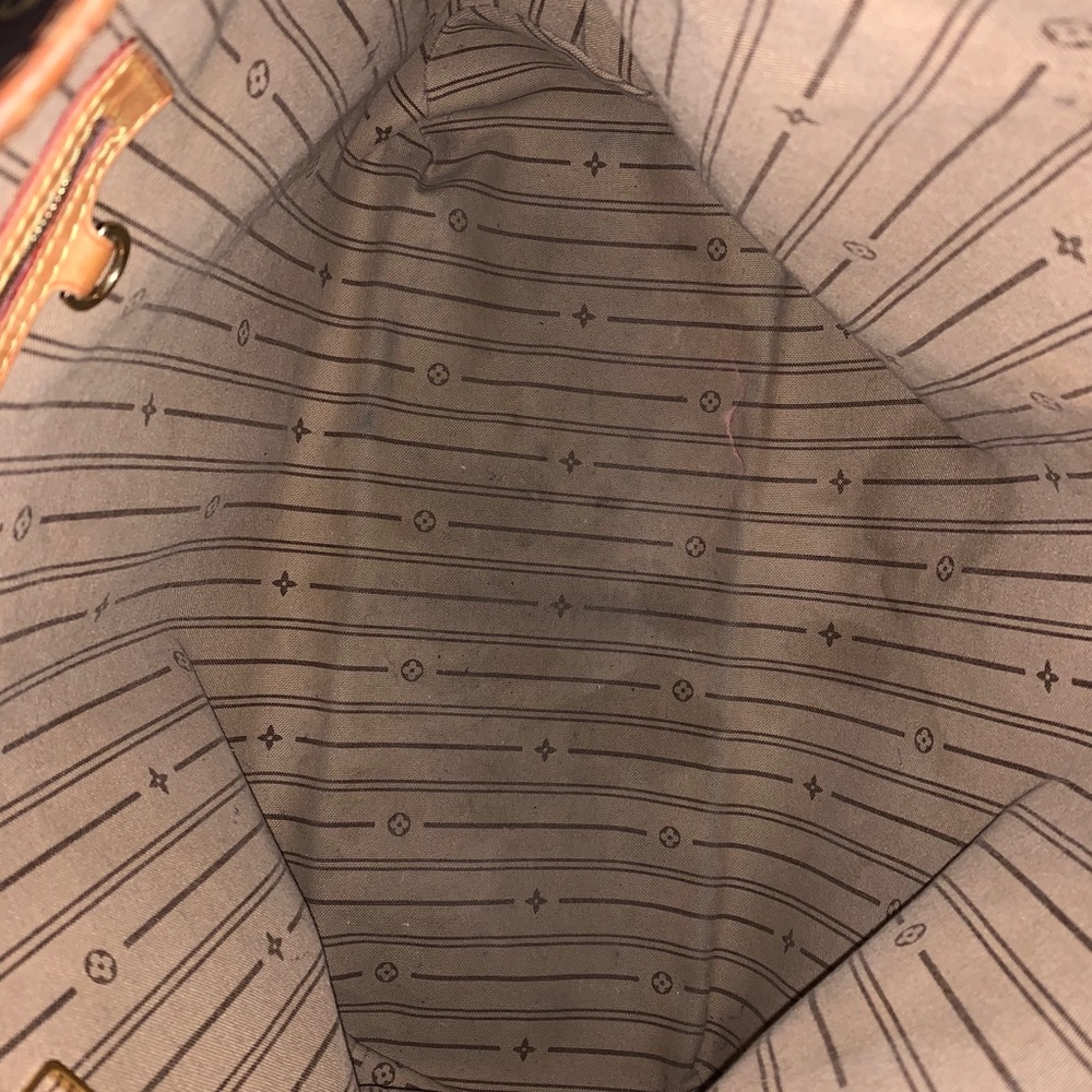 Louie Bag - used sold with receipt - Picture 4 of 4